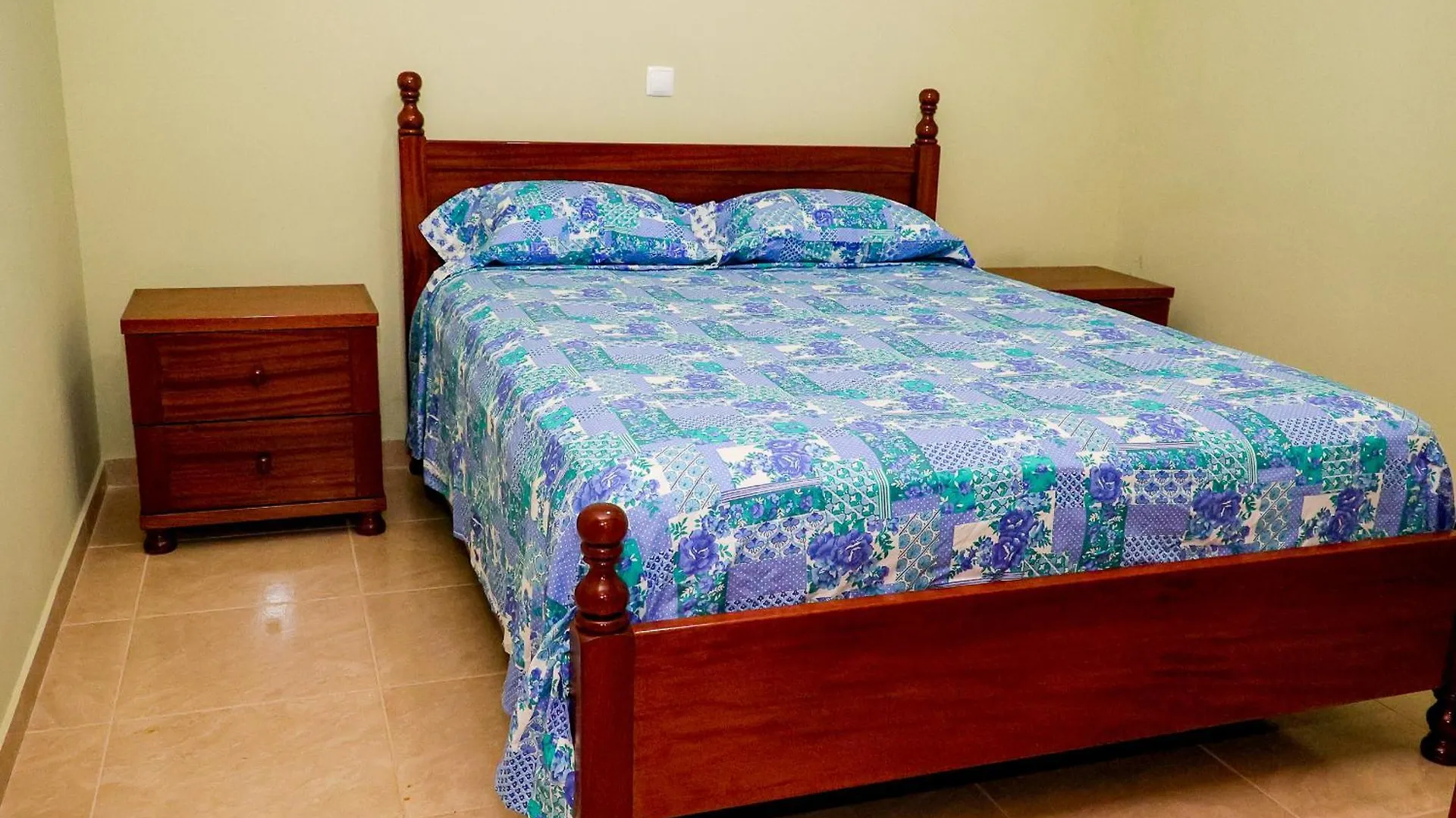 Fadias Quartos - Rooms Ribeira Grande 0*,